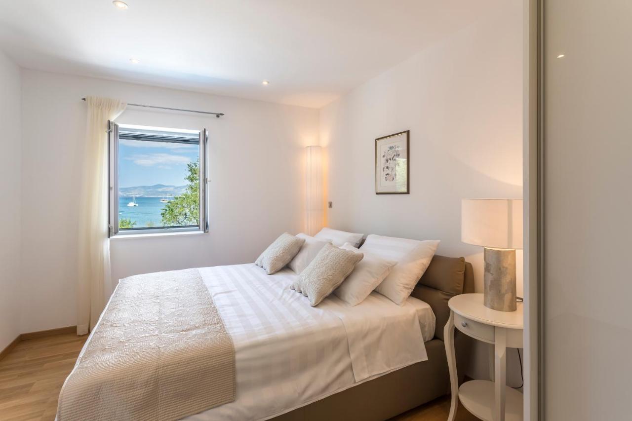Luxury Sarina With Pool In Center Vila
