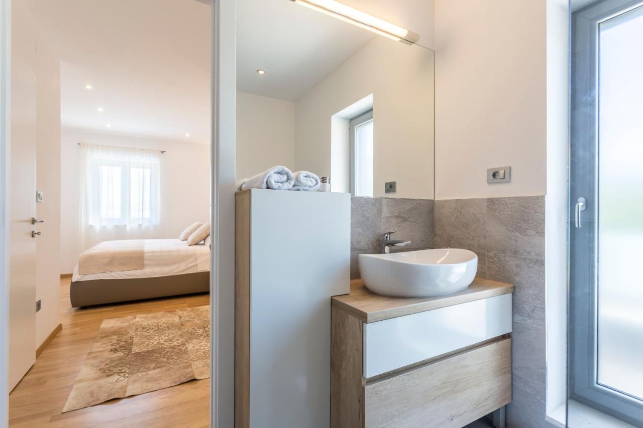 Vila Luxury Sarina With Pool In Center Split