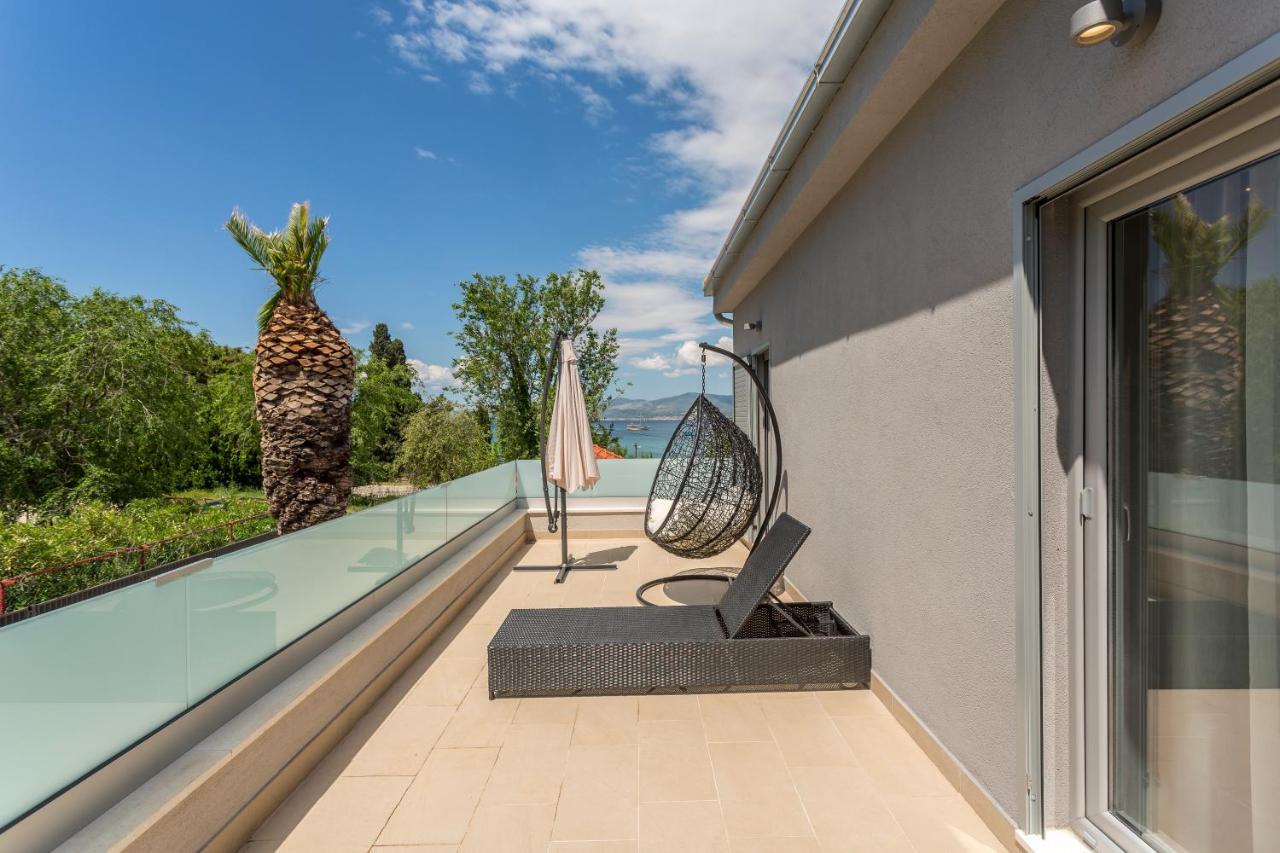 Luxury Sarina With Pool In Center Vila