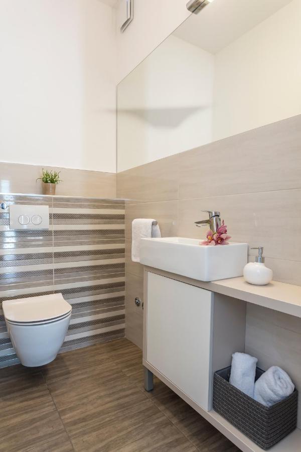 Luxury Sarina With Pool In Center Vila *