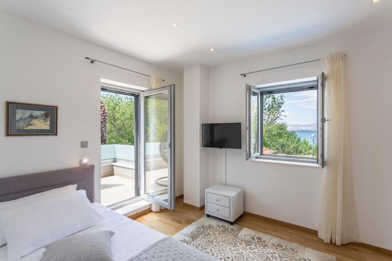 Luxury Sarina With Pool In Center Vila Split